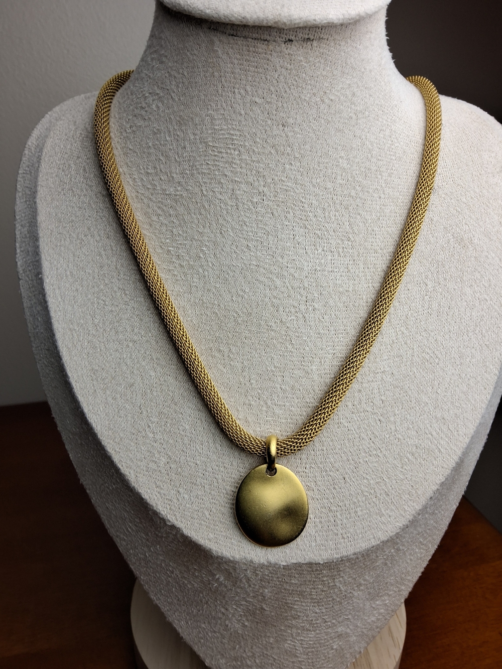 Gold Mesh Chain Necklace with Round Pendant
